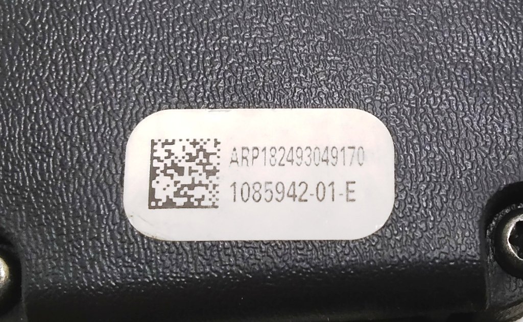 4 Seat belt buckle 2nd row center/right Tesla model 3 1085942-01-E